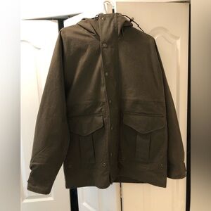 Filson all season waxed rain coat, men’s xs, root color, hooded, water resistant